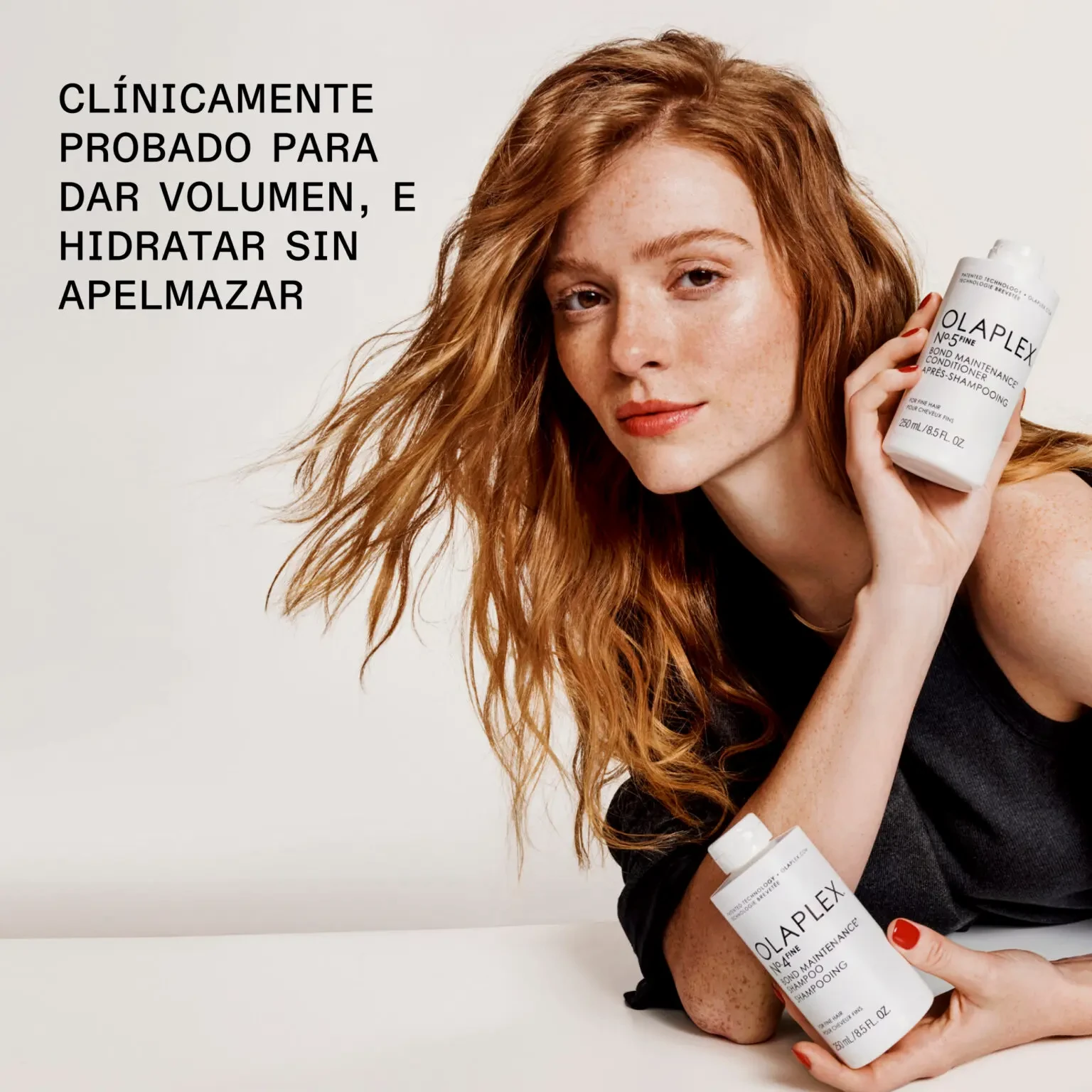 Modelo mostrando el acondicionador Olaplex Nº5 Fine, diseñado para dar volumen e hidratar sin apelmazar.