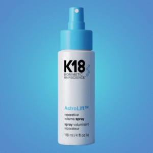 Spray voluminizador de k18 que engrosa la fibra capilar y aporta cuerpo natural desde la raíz.